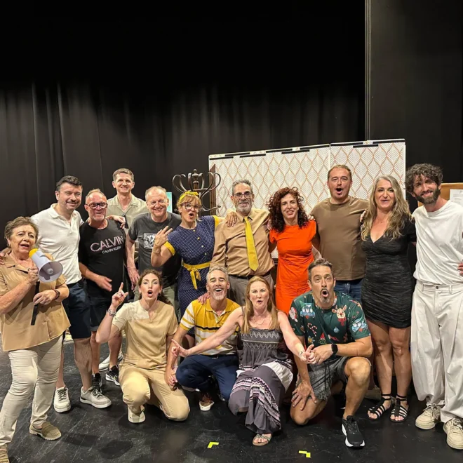 «Los días de tiza» triunfa en su estreno en el Auditorio de Sant Joan d’Alacant
